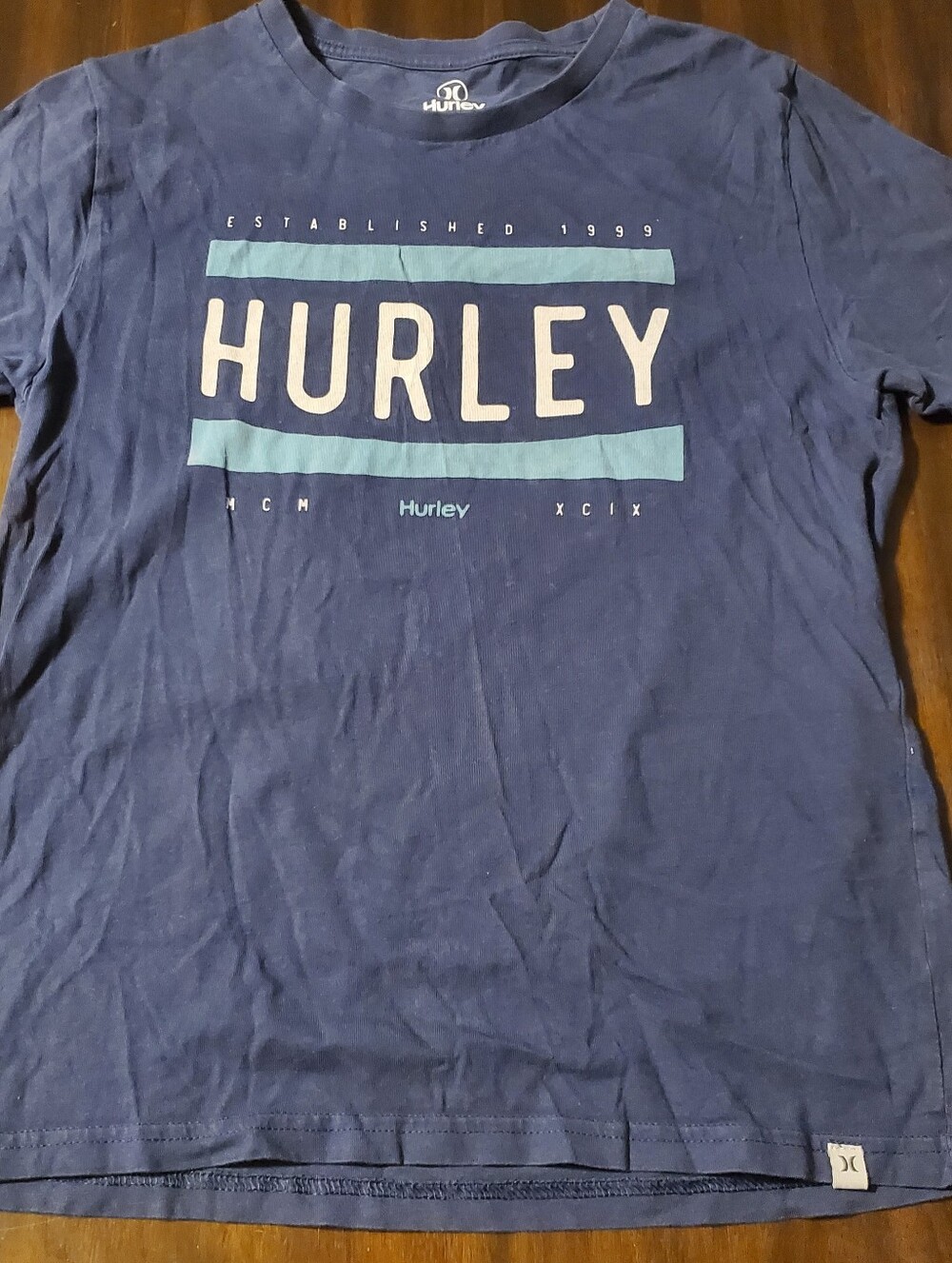 🌊 Hurley Navy Blue Graphic Tee - Size S